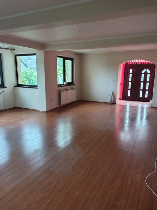 Casa Individuala,180 mp2 si 800 mp2 teren  Zona Sf  Ilie