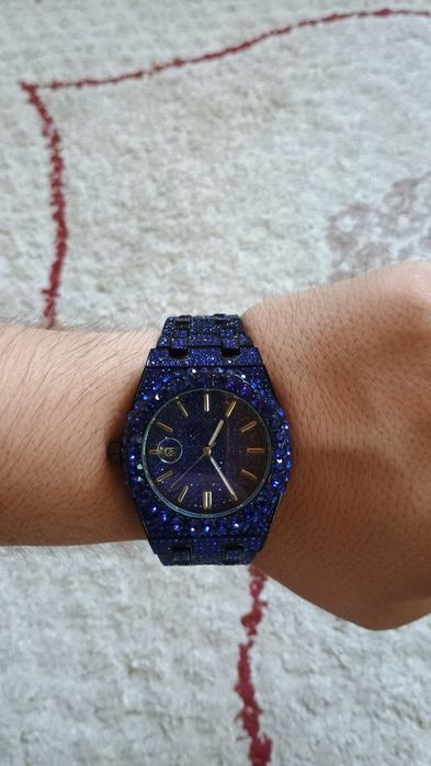 Ceas albastru cu cristale, model premium, stare foarte bună, cu cutie