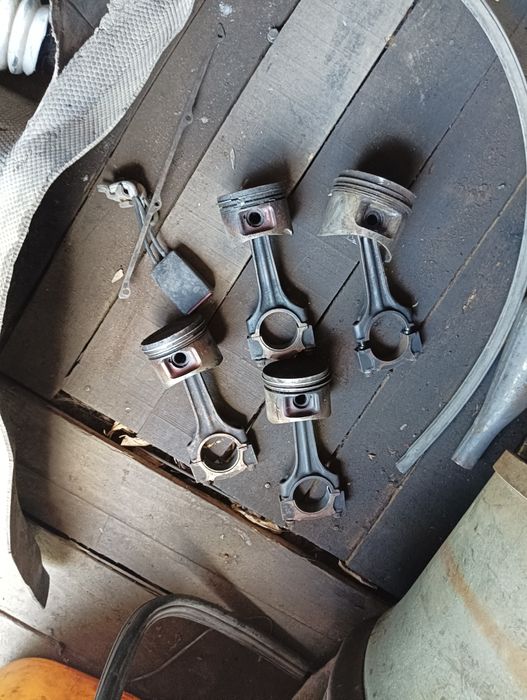 Продам двигатель 102 в разборе