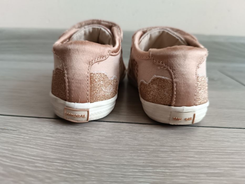 Маратонки Skechers ,ботуши Guess,keцове Mayoral и пантофи BeFado+подарък