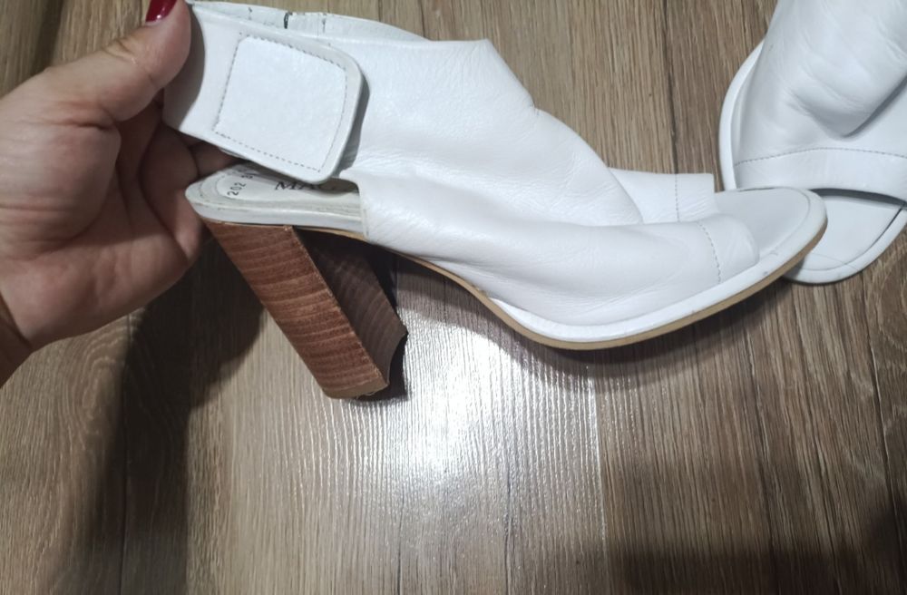 Продам кожаные босоножки Magza