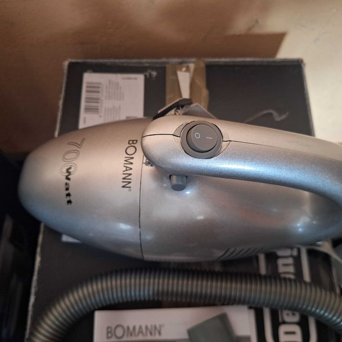 Компактна ръчна прахосмукачка внос от Германия - чисто нова