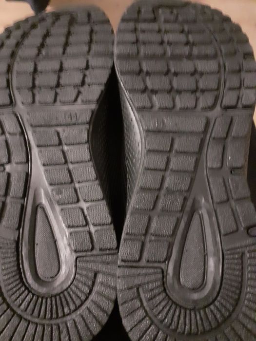 Vand Pantofi de Barbați Marimea 44 doresc Banii urgent Îi vand cu 250
