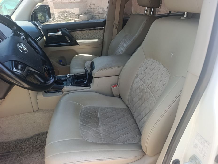 TOYOTA Land cruiser 200