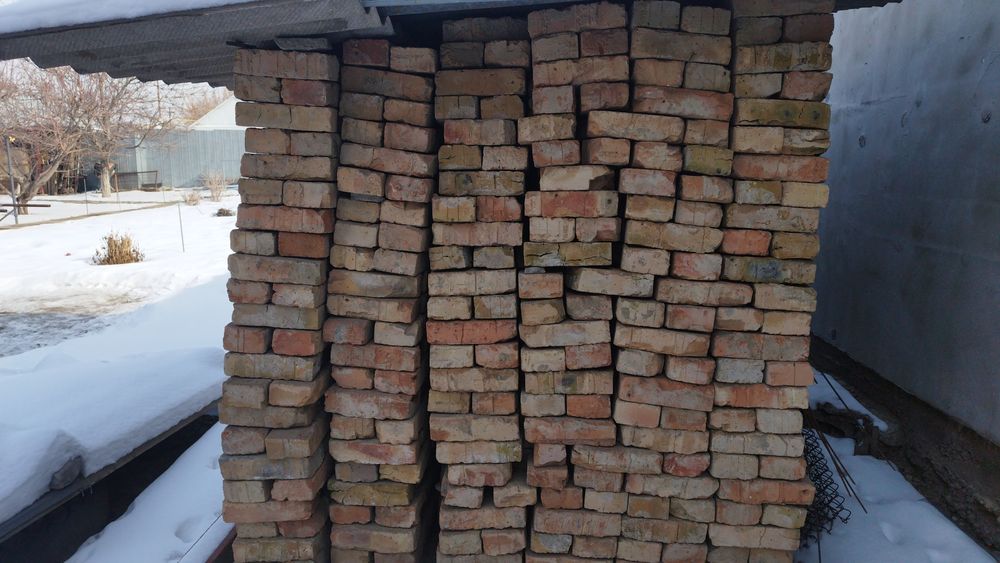 Кирпичи около 3000 штук