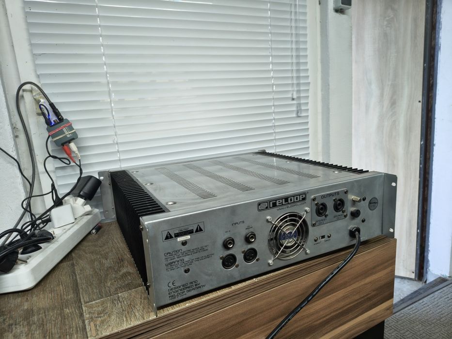 Професионално  крайно стъпало RELOOP RA-1500 2x480w