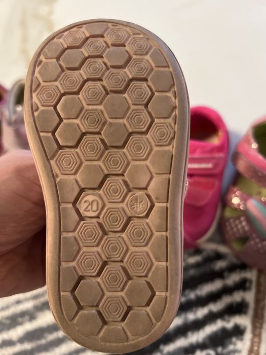 Продам детскую обувь