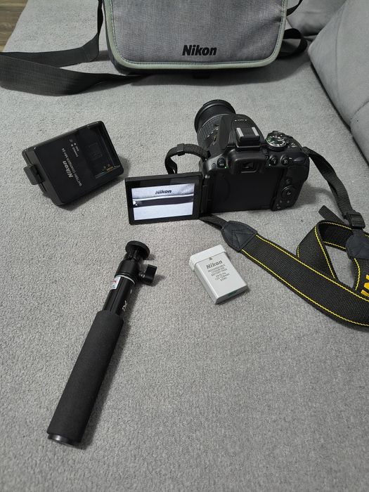 Vând aparat foto DSLR Nikon D5300