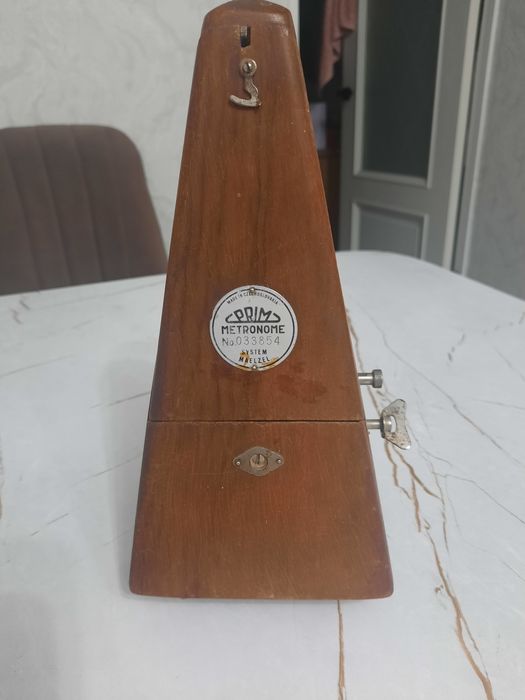 Метроном     Механический.