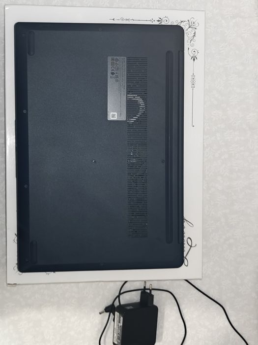 Lenovo Ideapad 3 17.3", AMD Ryzen 5 4Ghz, 8GB RAM, 512 SSD