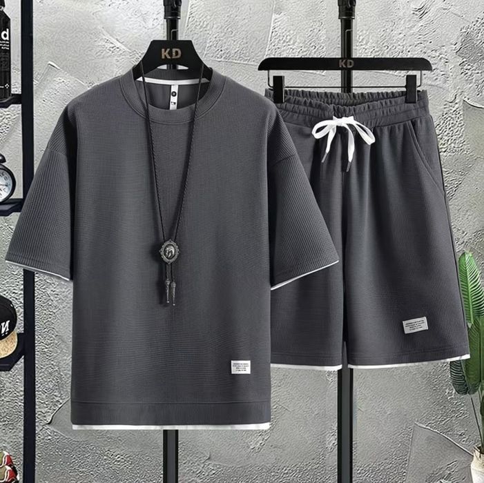 Продам комплект летней одежды