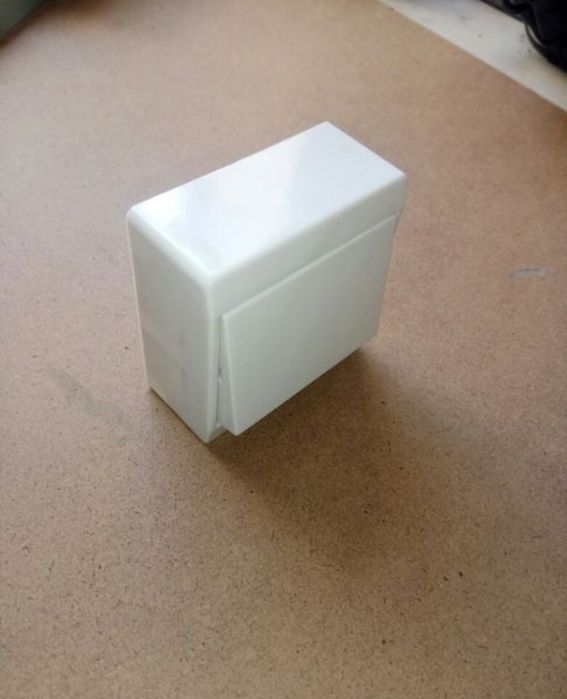 Выключатель накладной проходного типа