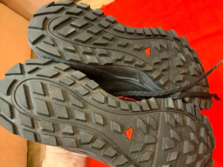Salomon gore-tex-оригинални маратонки 42 номер