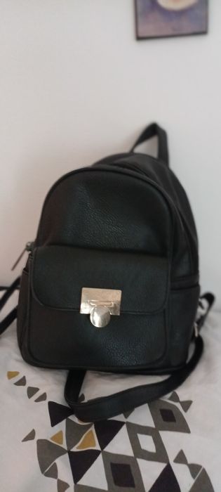 Ghiozdanel de mici dimensiuni