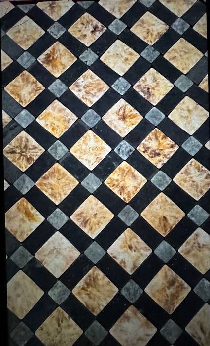 Брусчатка с эффектом мрамора, прочная и красивая.