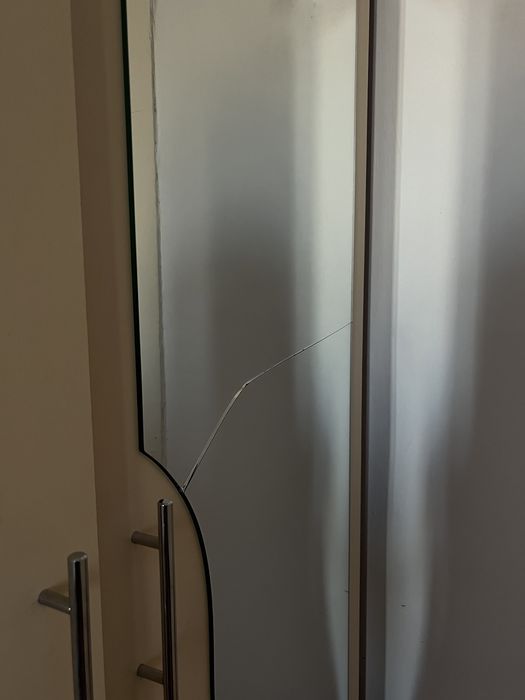 Высокий шкаф для комнаты