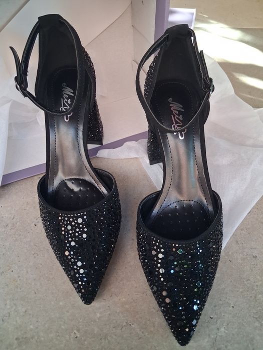 Pantofi eleganți noi
