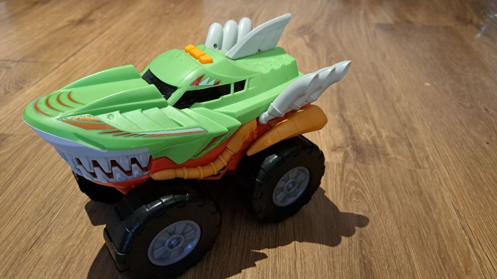 Интерактивна кола акула