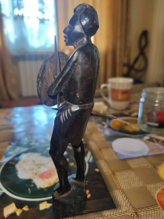 Статуэтка из черного дерева