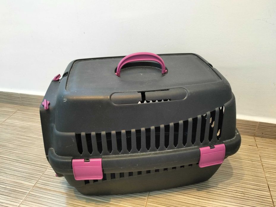 Cușcă transport animale pisică/câine, gri cu roz, foarte spațioasă și rezistentă Tel. 0740616525