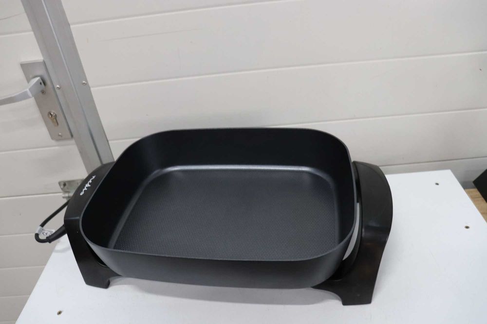 NEDIS Електрически тиган с незалепващо покритие и стъклен капак