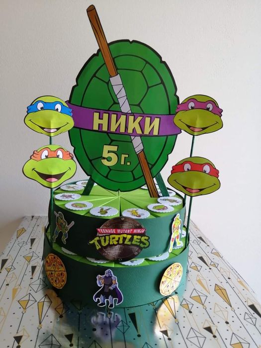 Картонена торта (включена украса+подложка) + КОМПЛИМЕНТ