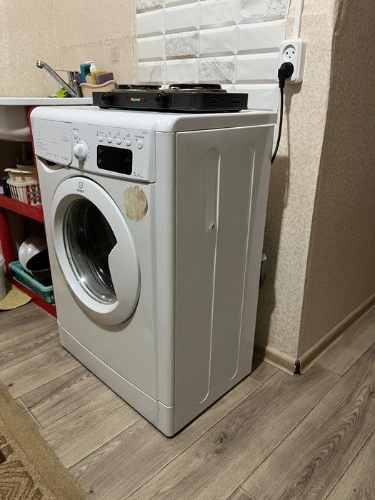 Стиральна я Машина Indesit