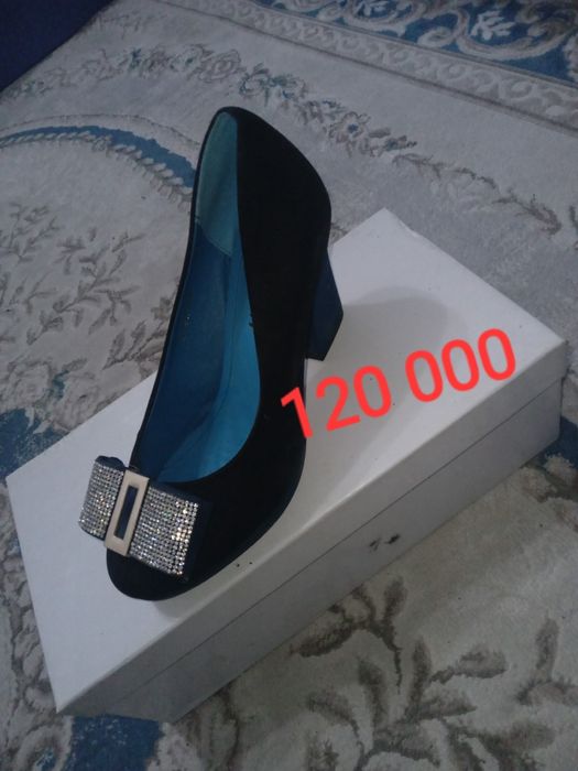 Oyoqlari orasida sochli ayollarning fotosuratlari