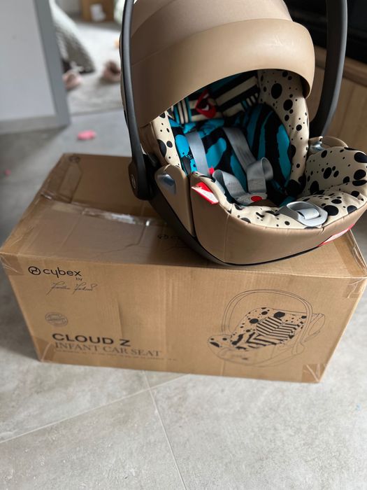 Стол за кола Cybex Cloud Z i-size Karolina Kurkova Fashion Collection