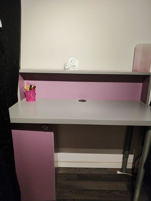 birou fete bine intretinut