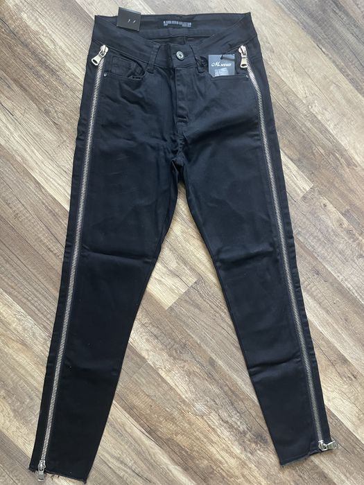 Нов панталон с ципове