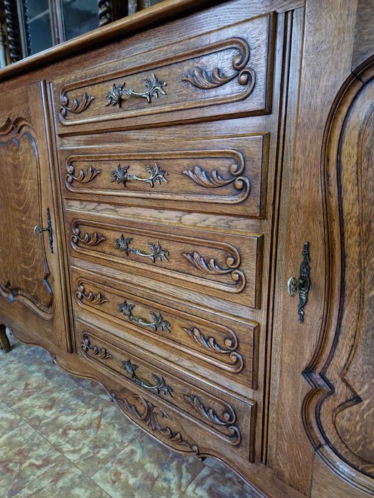 Невероятно резбован контрабюфет дресоар тъмен дъб в стил "ЛУИ XV"