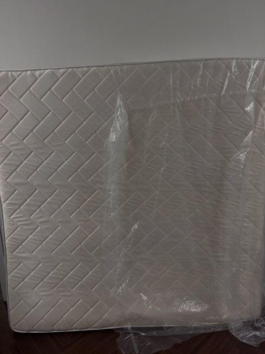 Продам матрас 2 на 2 23 см высота