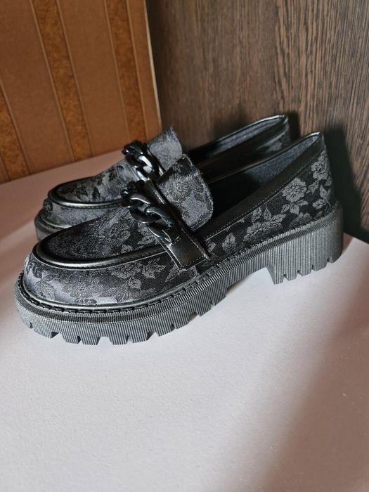 Обувь женская лоферы