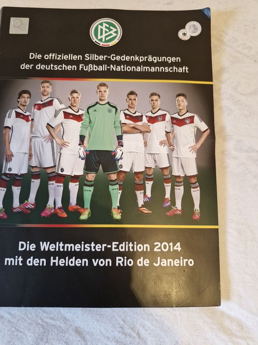 Clasor amagial cu footbal