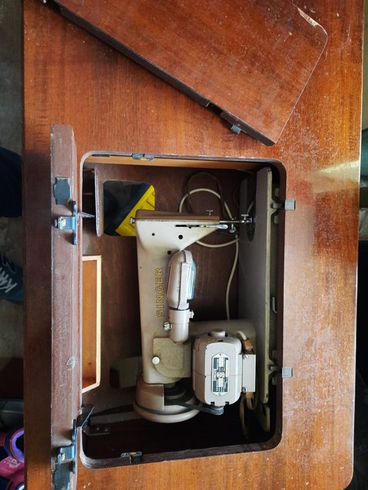 Masina de cusut SINGER