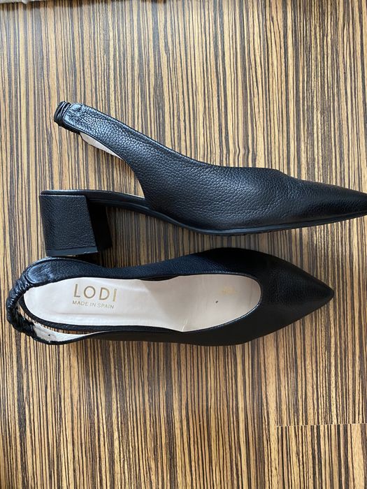 Pantofi piele decupati la spate