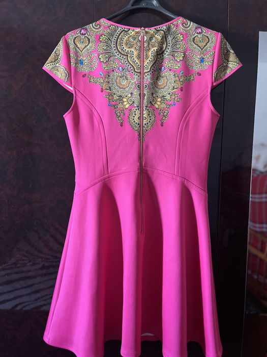 Платье бренда Ted Baker