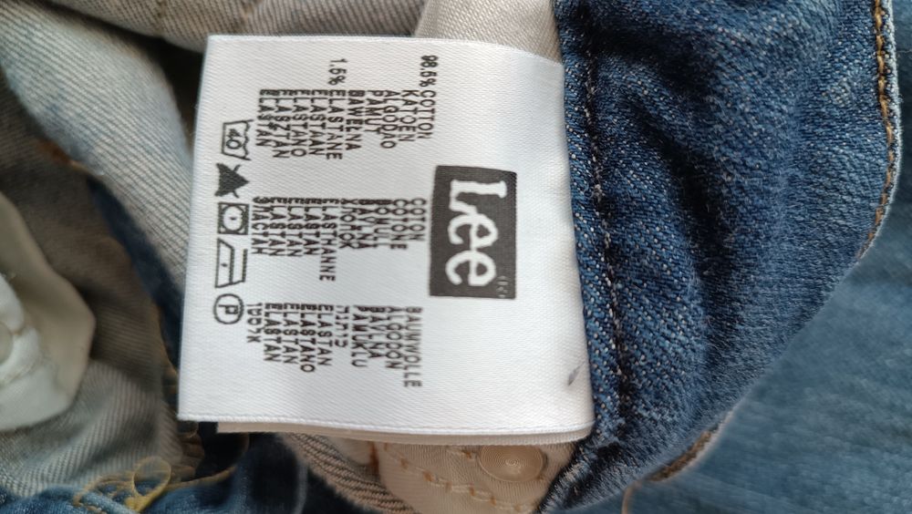 Продавам дамски дънки Lee