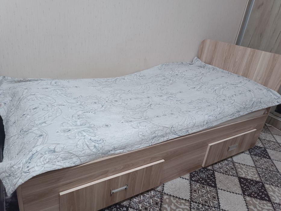 Односпальная кровать