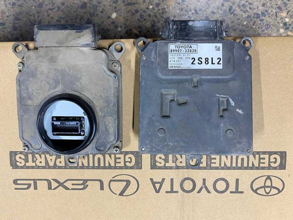 Блок Фара оригинал Camry 70/75