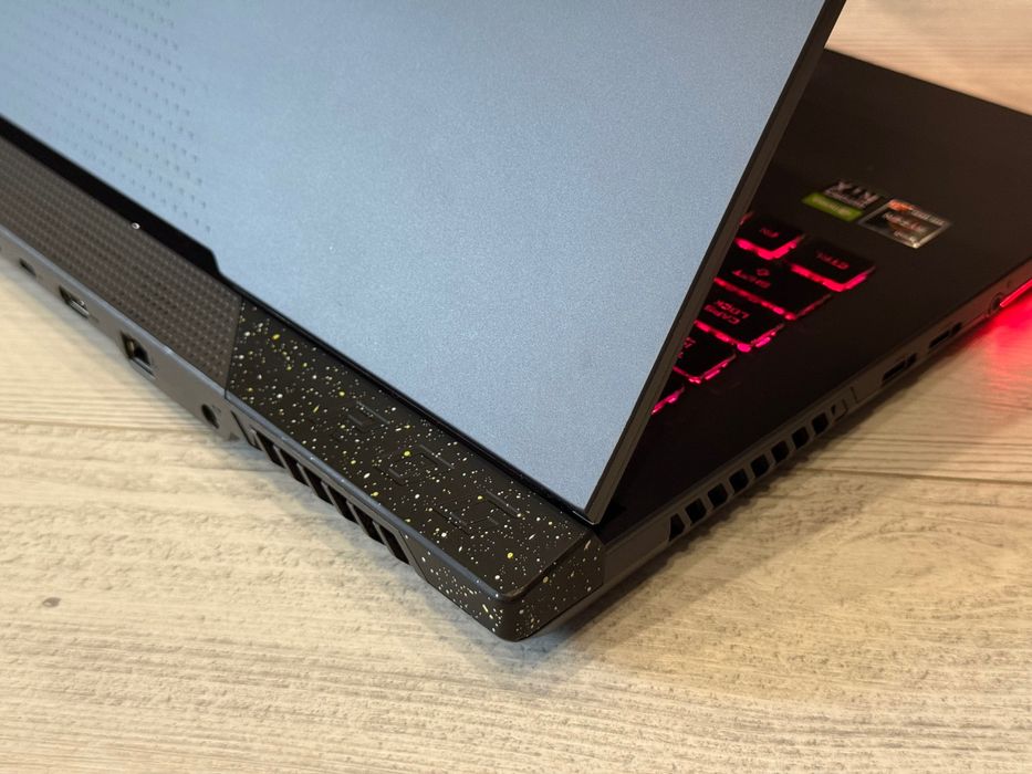 15.6 iPS 300hz/ RTX 3060 6GB/ Ryzen7 6800H /1TB ssd/ 16gb ram /ROG STRIX