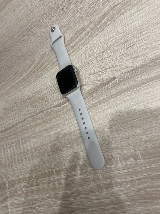 Apple Watch SE 2 (2nd Gen) 40mm Starlight