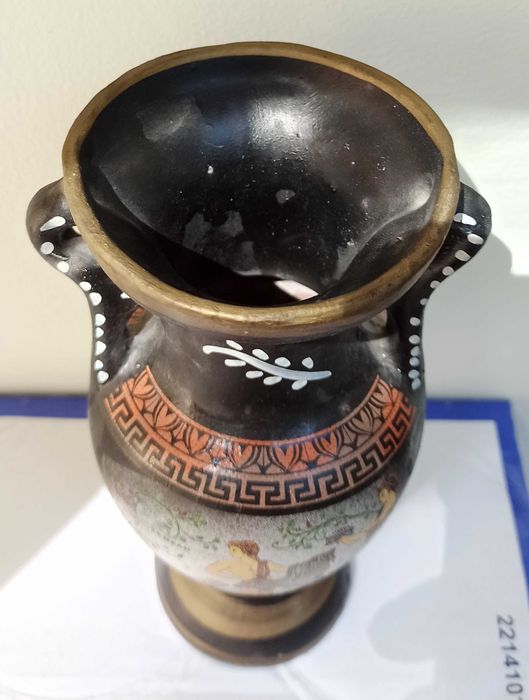 Керамична ваза с гръцки мотиви