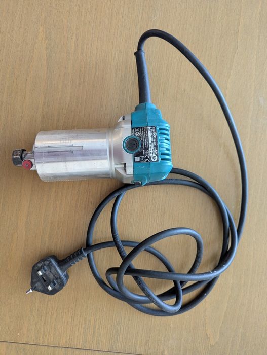 Makita RT0700C оберфреза / тример – с две бази и прахоулавяне