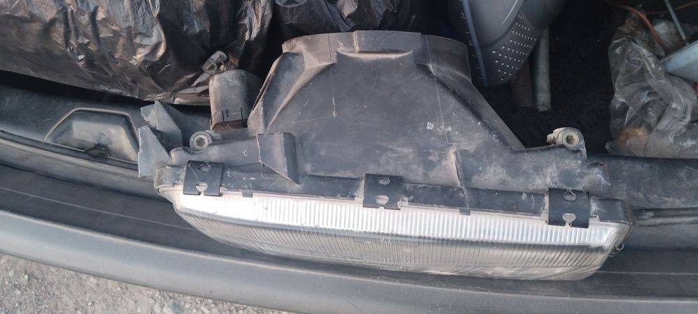 Правая фара audi 80 Hella, оригинал