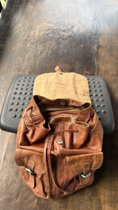 Раница унисекс-  естествена кожа; ежедневна; без забележки;