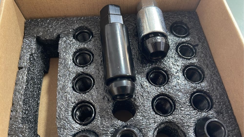 Set 4 antifurt piulite negre +16 piulite negre filet 12x1.5/12x1.25