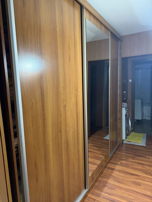 Dressing cu usi glisante si oglinda pe mijloc