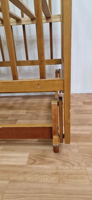 Продам детскую кроватку с маятником